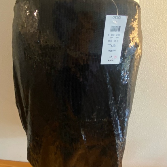 Caché black sequin NWT skirt size 4 with zipper - Picture 2 of 8
